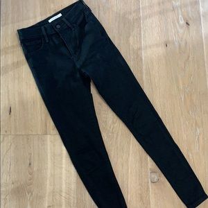 ***SOLD*** Levi’s Skinny jeans